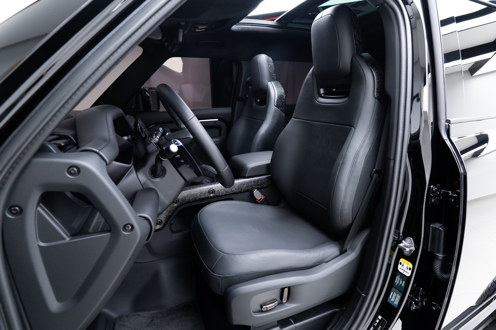 2026 LAND ROVER DEFENDER P635 OCTA BLACK EDITION | GCC DEALER WARRANTY & SERVICES